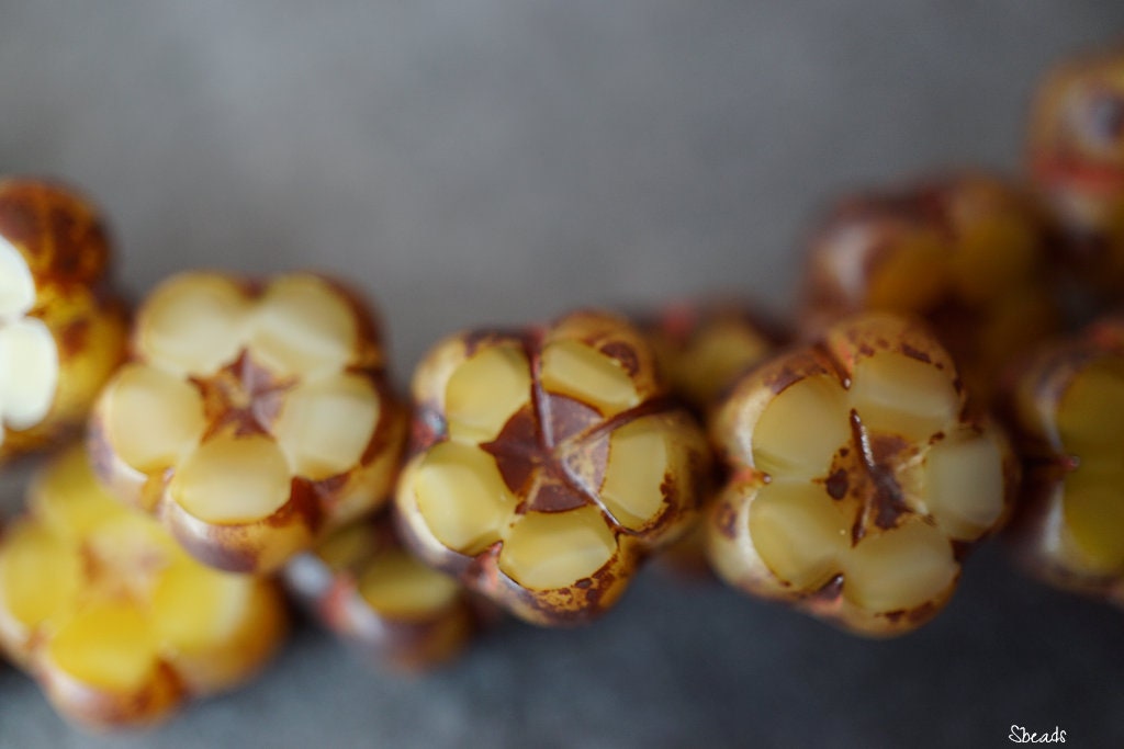 Yellow Daisies Flower Beads Czech Beads Beads 421sb Etsy