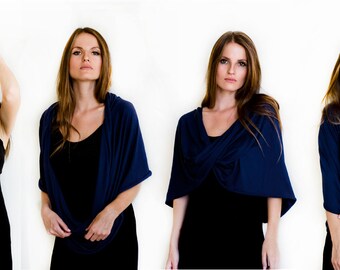 Accesorio de moda para cubrirse en azul, chal azul con cuatro opciones de uso. Versátil y casual, bolero de diario, estola sin encaje ni transparencias.
