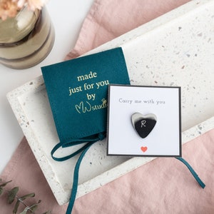 Ficha de bolsillo de corazón de recuerdo de boda inicial / Llévalos contigo / Ficha de bolsillo de corazón personalizada / Ficha de bolsillo de plata / Corazón pequeño