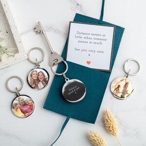 Going Travelling Personalised Photo Keyring | Engraved Photo Keyring | Perfect gift for travelling | Hang from bag | Engraving on reverse