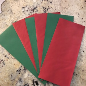 Enveloppes de Noël. enveloppes vintage de couleur rouge et verte. Lot de 6