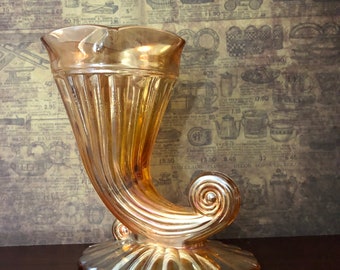 Lustre Depression GLASS Peach IRIDESCENT CORNACOPIA. Excellent condition from the 50’s  Shipping from Canada