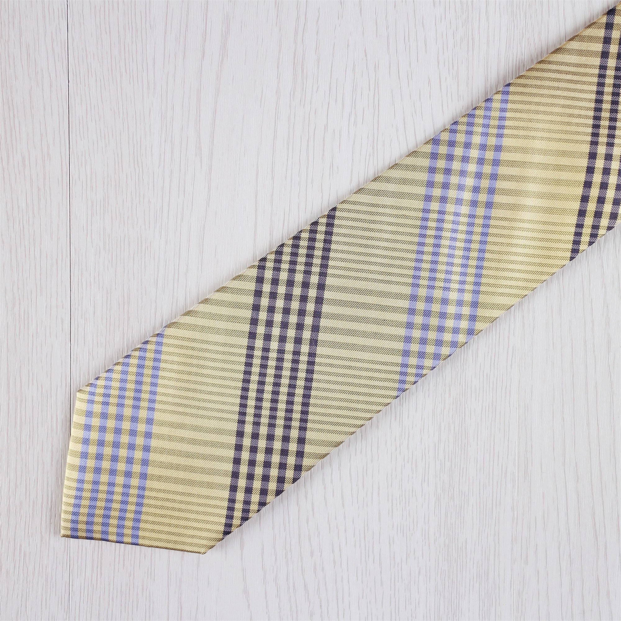necktie yellow
