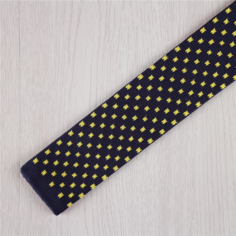 Cravate Cam James à Motif écossais Bleu Et Jaune – Neuve Sans étiquette, Attachée