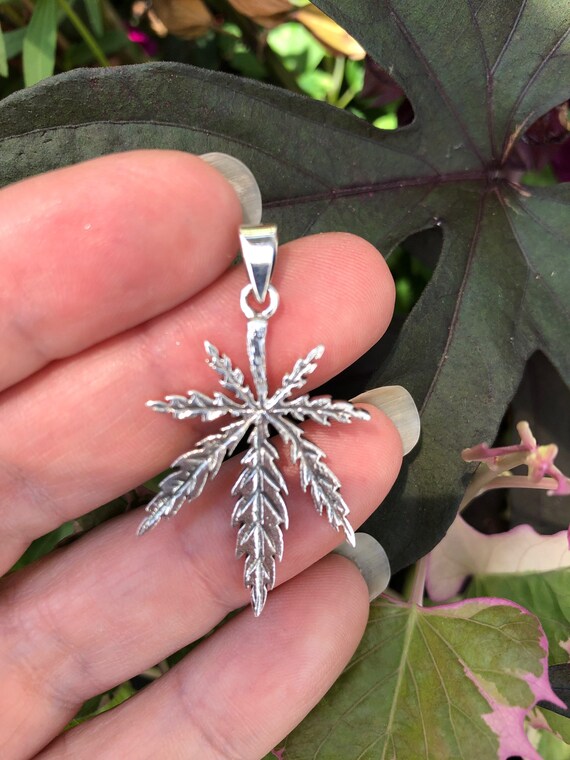 Pot leaf pendant View 2