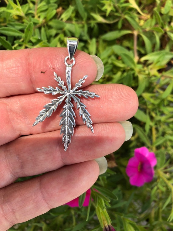 Pot leaf pendant View 3