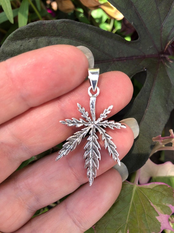 Pot leaf pendant View 6