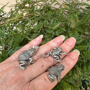 Frog ring