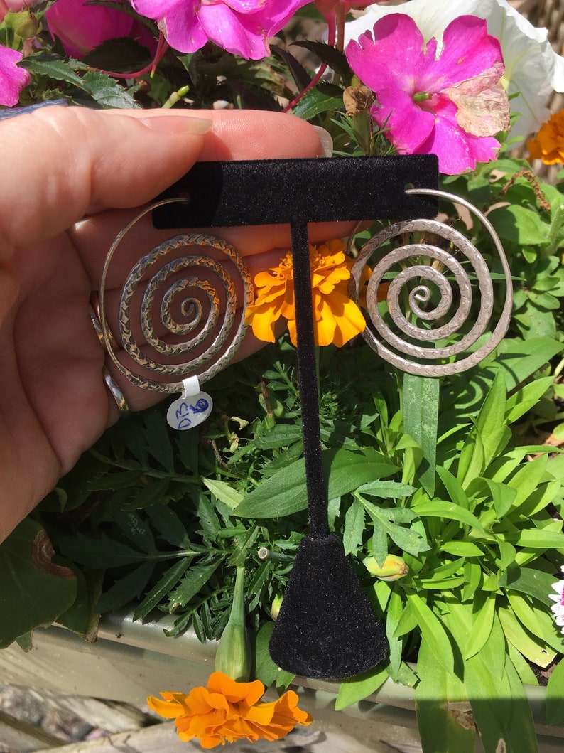 Hoop swirl earrings
