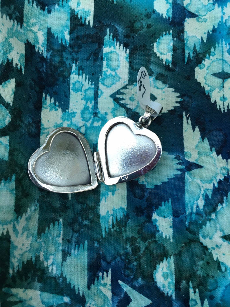 Guardian angel locket image 4