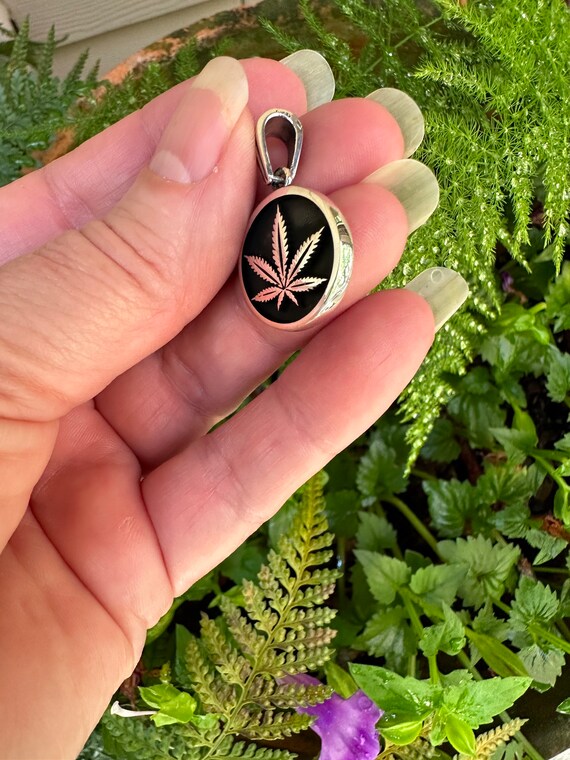 Marijuana pendant - image 5