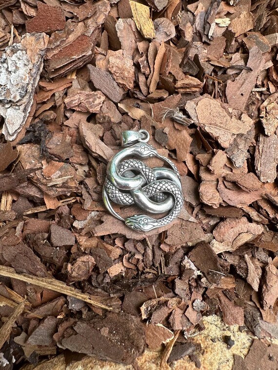 Snake pendant View 4