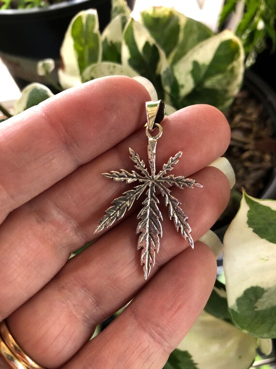 Pot leaf pendant View 4