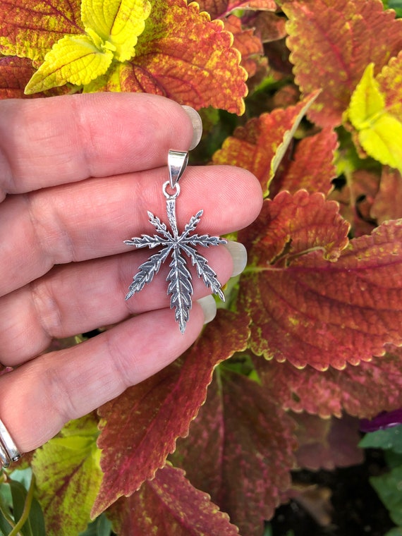 Pot leaf pendant