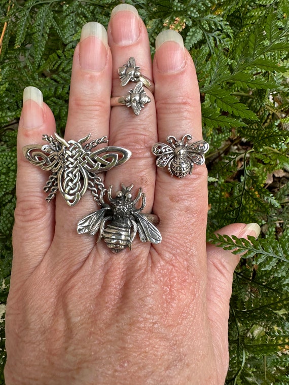 Adjustable bee ring