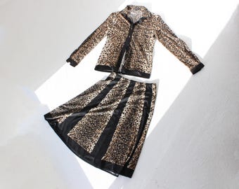 Conjunto de traje de camisa y falda a juego con estampado de leopardo de los años 80