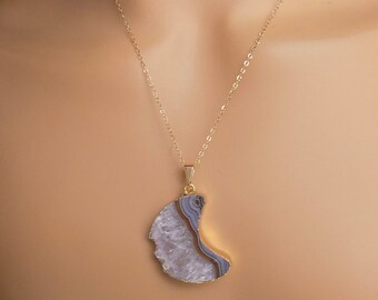 Crescent Moon Shaped Natural Amethyst Slice Gemstone Necklace Gold, M7-180