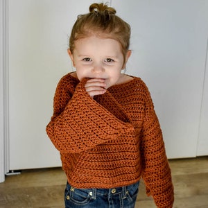かぎ針編みのセーターのパターン、子供用セーターのかぎ針編みのパターン、幼児用かぎ針編みのパターン、クロップセーター、クロップトップのかぎ針編みのパターン、プラスサイズのかぎ針編み