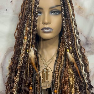 Helspets Boho Gudinna Flätad Loc Dreadlock Peruk med Pärlor Brun Blond – Festival Hippie Peruk Tribal Gypsy Dread Peruk Handgjord Pärlspets Locs