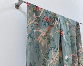 AVVENTURA*花と極楽鳥が描かれた夢のハーフリネン ライトグリーン メーター売り生地 ティッシュ生地 テキスタイル トワル・ド・ライン リネン/CARLUCCI JAB