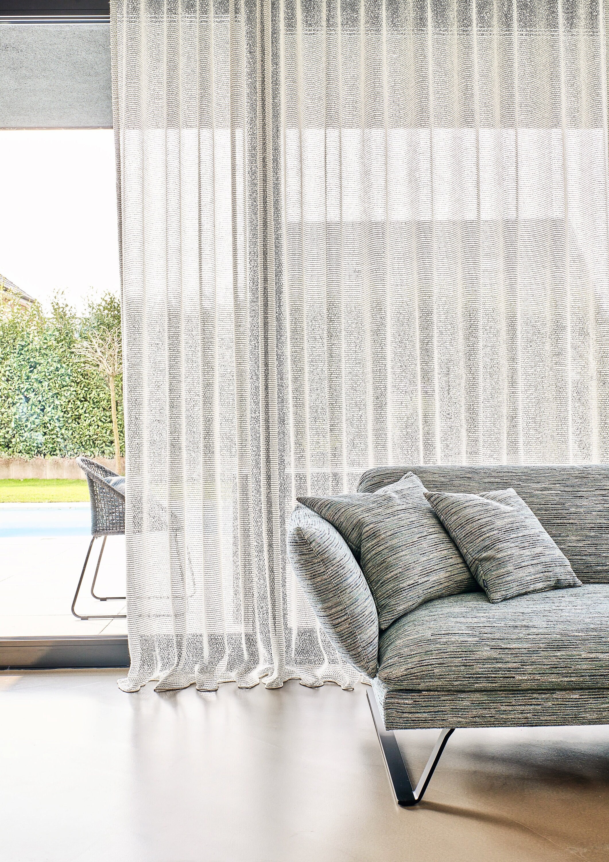 ハッピー Malaika*grid 2.90 Meters High Gray Cotton Fabric by the Meter