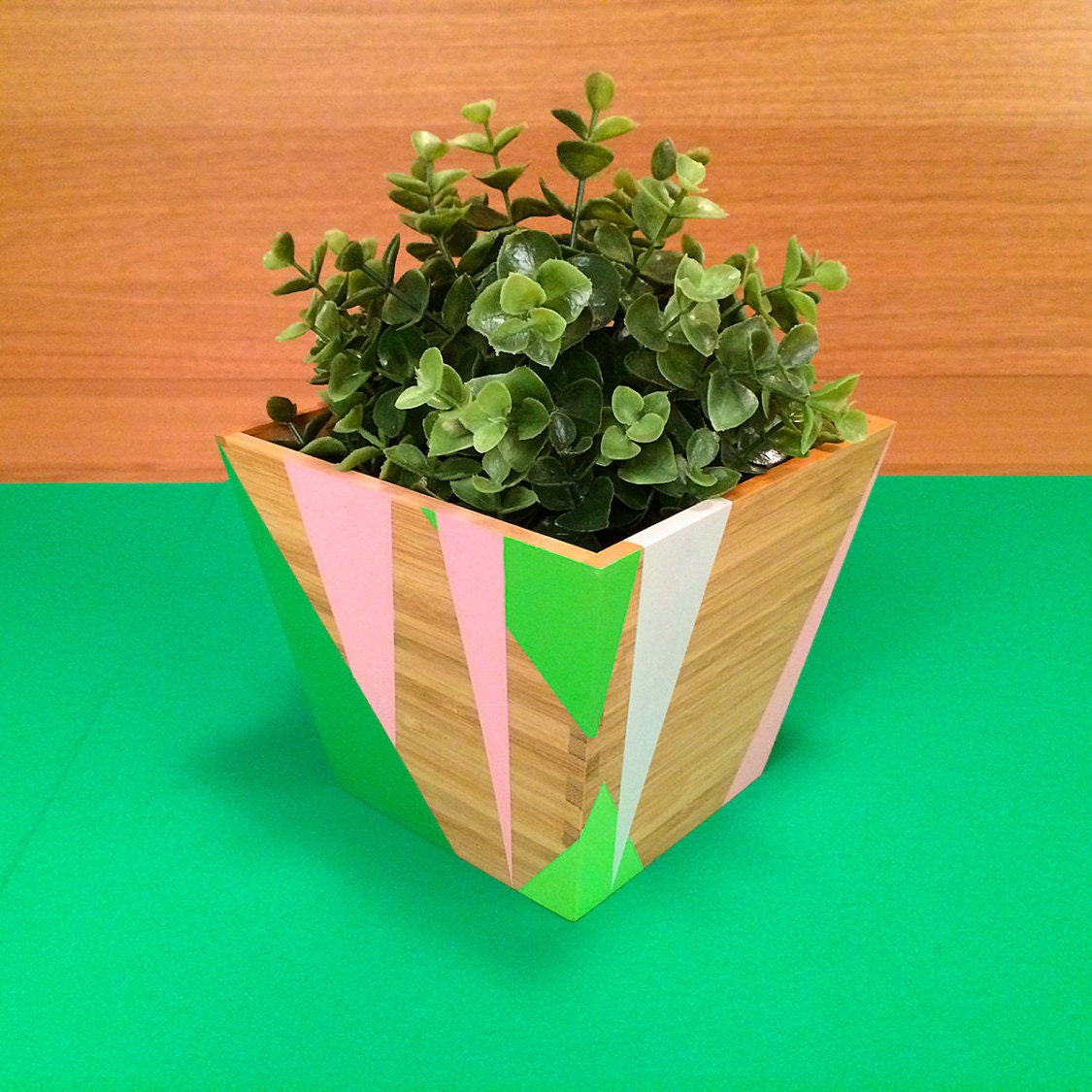 Calaveras Appelant, Un Planteur de Bambou à La Main Peint Géométrique Par Nevmade.