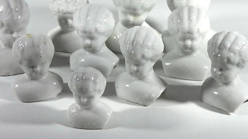 a lot of antique German
10 pieces ( randomly selected )
porcelain
China Heads, shoulder heads, Frozen Charlotte
glazed
partially broken
with small chips and cracks
doll parts great for doll collector,doll repair, artists, doll parts assembly

different sizes   2.5cm - 5 cm or more
produced in 1900
marked :
GERMANY