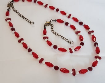 Necklace and Bracelet of Acrylic Beads/ Red Necklace/ White Necklace/ Red Bracelet/ White Bracelet/ Gift/ Gift for Her/ Gift for Women