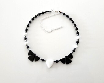 Ras De Cou Noir, Collier Des Perles De Différentes Tailles en Verre, Collier Noir, Collier Noir Blanc, Cadeau Pour Elle, Cadeau Pour Femme