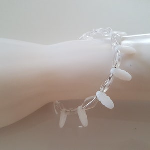 Acrylic Beads Bracelet, White Beads, Transparent Beads, White Leaves, White Bracelet, Transparent Bracelet, Leaf Bracelet, Gif for Women