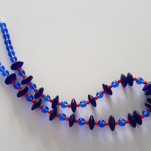 Collier, Collier Des Perles De Différentes Tailles en Verre, Collier Bleu, Collier Bleu Rouge, Collier Bleu Transparent, Cadeau Pour Elle, Cadeau Pour Femme