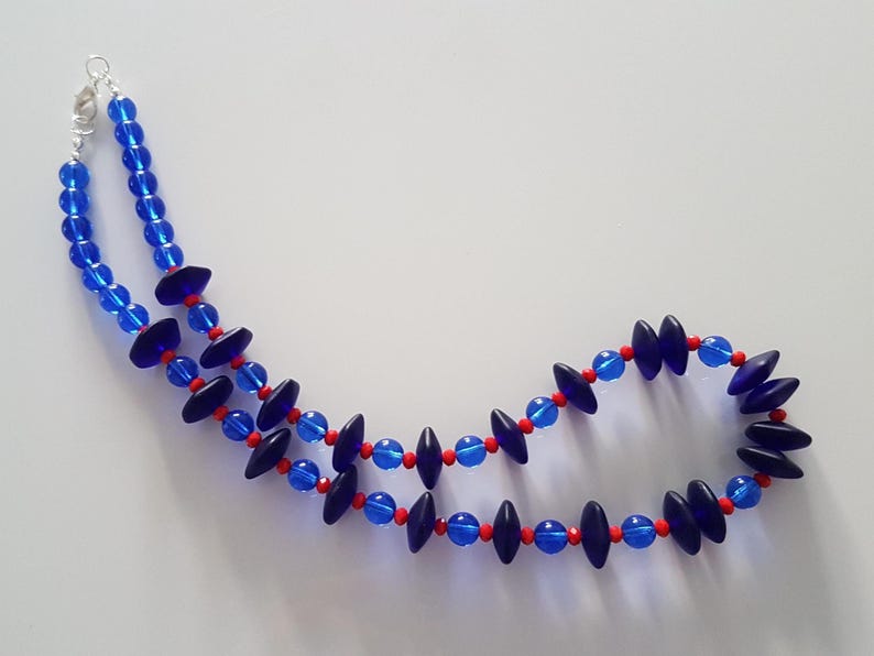 Collier, Collier Des Perles De Différentes Tailles en Verre, Collier Bleu, Collier Bleu Rouge, Collier Bleu Transparent, Cadeau Pour Elle, Cadeau Pour Femme