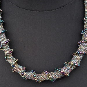 Pour faire ce collier j'ai utilisé les petites perles rocailles multicolores transparentes tchèques et sombres chinoises.  
Longueur du collier 56 cm / 21,84 pouces
Fermeture 4,5 cm / 1,76 pouces
Longueur total 59,5 cm / 23.3 pouces