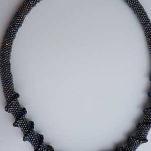 Pour faire ce collier j'ai utilisé les petites perles rocailles multicolores transparentes tchèques et sombres chinoises.  
Longueur du collier 56 cm / 21,84 pouces
Fermeture 4,5 cm / 1,76 pouces
Longueur total 59,5 cm / 23.3 pouces