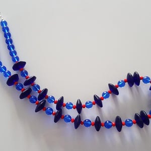 Collier, Collier Des Perles De Différentes Tailles en Verre, Collier Bleu, Collier Bleu Rouge, Collier Bleu Transparent, Cadeau Pour Elle, Cadeau Pour Femme