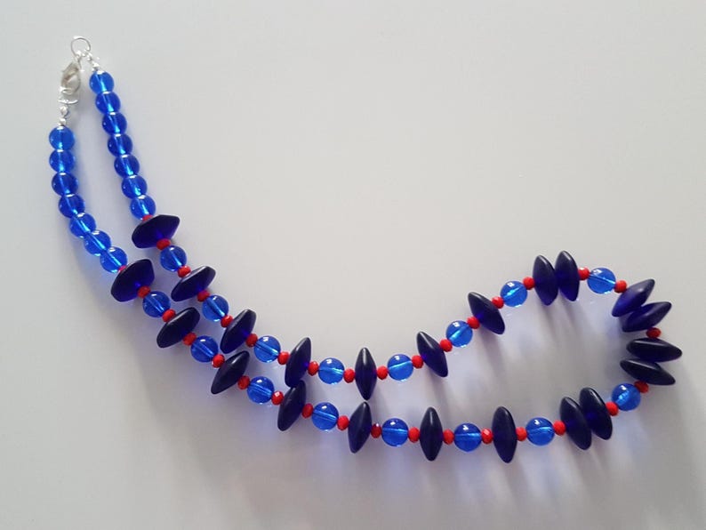 Collier, Collier Des Perles De Différentes Tailles en Verre, Collier Bleu, Collier Bleu Rouge, Collier Bleu Transparent, Cadeau Pour Elle, Cadeau Pour Femme