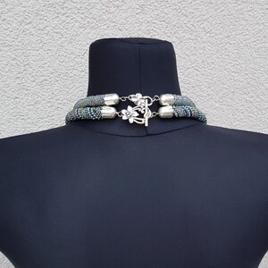 Pour faire ce collier j'ai utilisé les petites perles rocailles multicolores transparentes tchèques et sombres chinoises.  
Longueur du collier 56 cm / 21,84 pouces
Fermeture 4,5 cm / 1,76 pouces
Longueur total 59,5 cm / 23.3 pouces