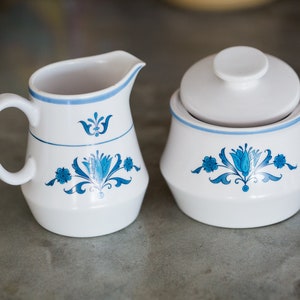 Weiß blau Keramik Milchmilch Zuckerdose Krug Floral Küche klassische Frühstück Kaffee Gewürz untertasse Ahornsirup servieren Geschirr