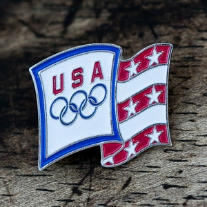US Flag Vintage Patriotic Enamel Pin Badge Memorial Day, Election Day, United States of America USA Celebrate Independence Day July 4th