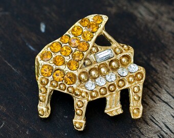 Broche/Pin Grand Piano Plaqué Or Avec Faux Diamants - Cadeau Musical - Occasion Excellent État
