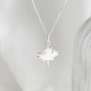 Silber Ahornblatt Kette - Sterling Silber, minimalistisch Ahorn Blatt Schmuck, kleiner Ahorn Anhänger, Geschenk für Sie, made in Canada