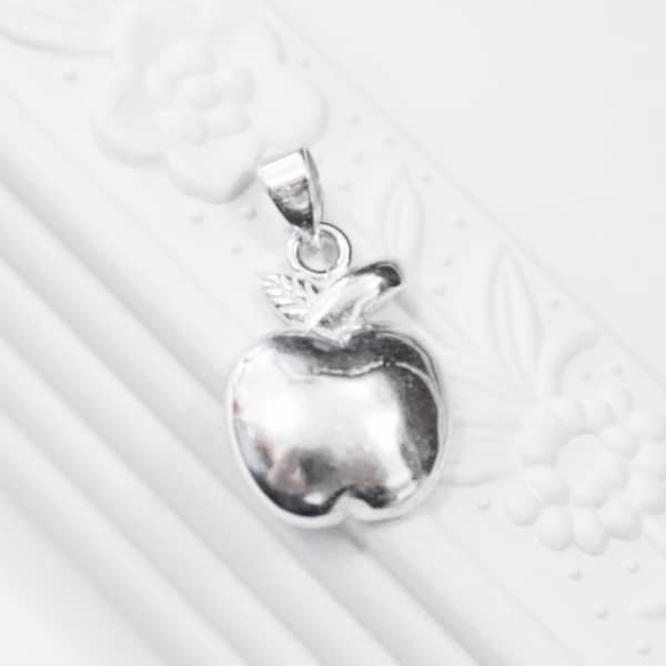 Charme de pomme en argent sterling