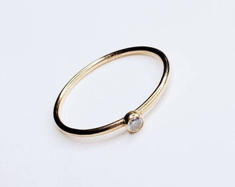 Anillo de oro de 14 quilates con circonita cúbica: delicado anillo de promesa
