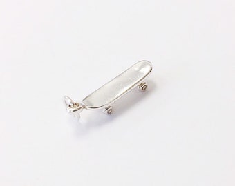 Ciondolo skateboard 3D in argento sterling: regalo per skater