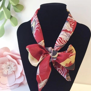 Feder Print Seide Chiffon Tuch - bordeaux Halstuch, Handtaschenschal, dünner Seidenschal, Boho Haarschal, Geschenk für sie, dunkelroter Schal