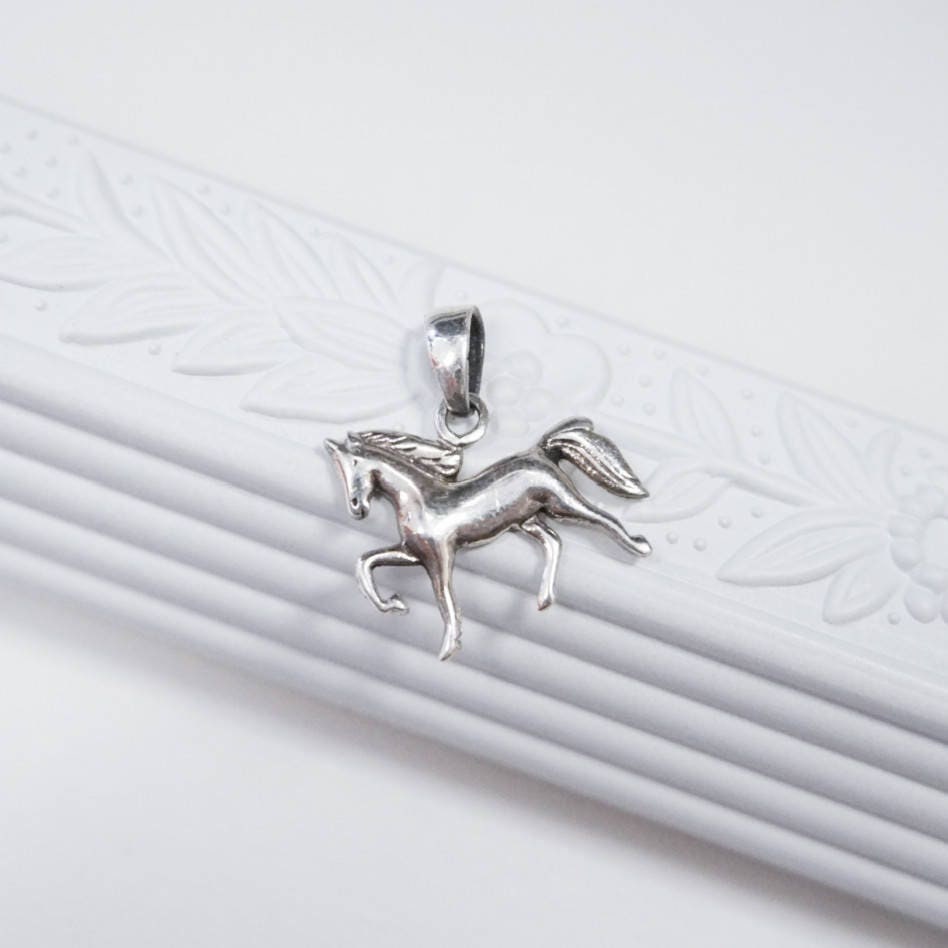 一流の品質 925スターリングシルバー動物チャームペンダント、3d Horse ネックレス、ペンダント Sterling Silver Horse Charm | Etsy