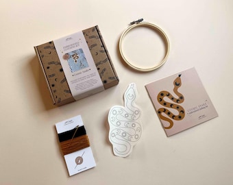 Kosmische Schlange Stick & Stitch Handstickerei Kit | Gestickte Kleidung DIY Patterns | Stickerei Nadelspitze Designs | Handgemachtes Geschenk