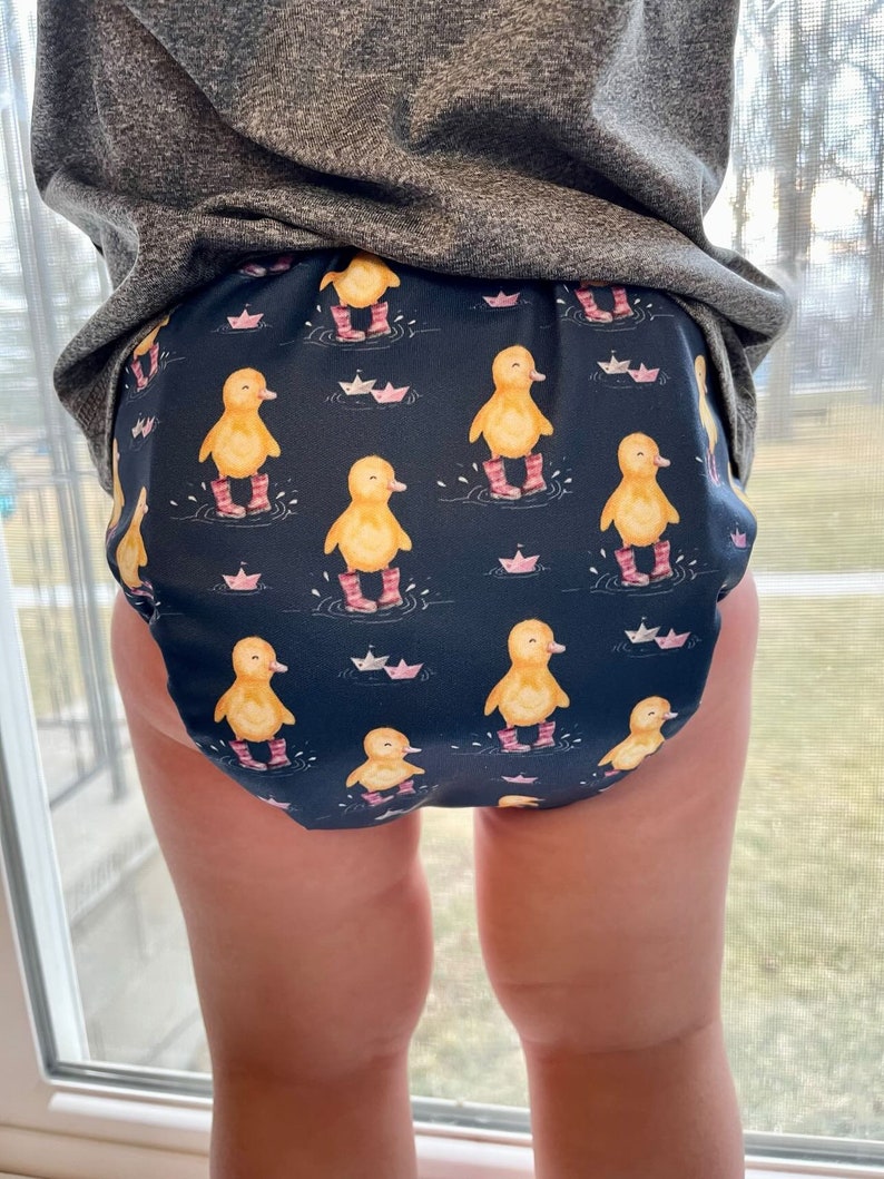 Bianca Duck i rosa gummistövlar sömlöst mönster: Barnrumstygtryck (digital nedladdning) bild 7