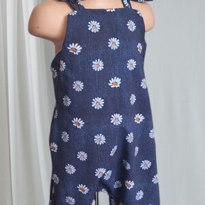 faux denim seamless pattern with daisy flowers