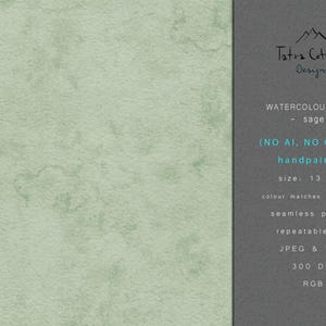 Puede incluir: Textura de acuarela verde salvia con aspecto moteado. Un panel vertical gris a la derecha muestra el texto "Tatra Cottage Designs" y detalles del producto, incluyendo "handpainted" y un tamaño de 33 cm.